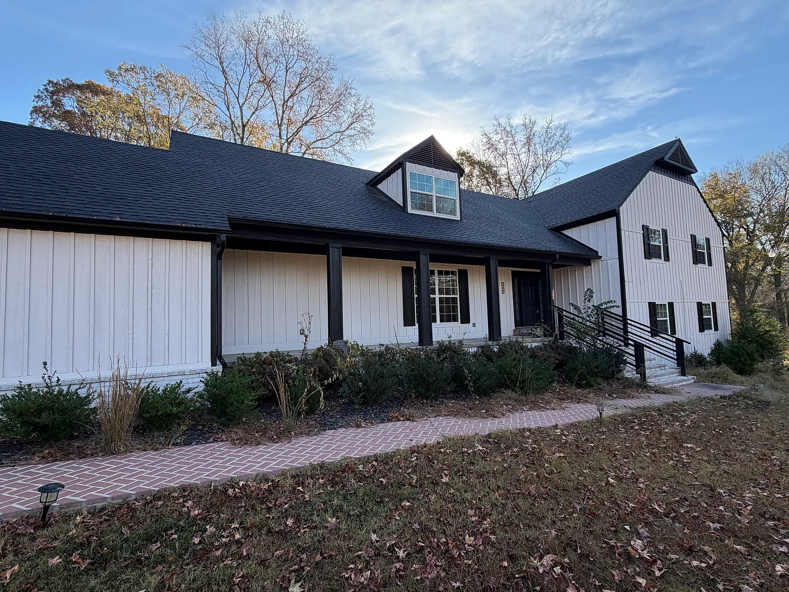 6 bed, 4635 sqft, $3,000 — Photo 2