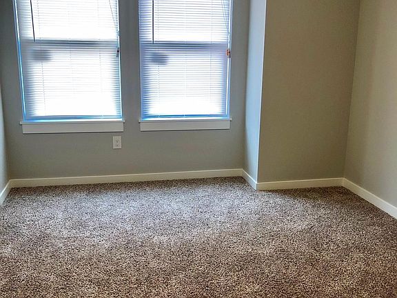 3rd image of 942 Dale St Unit A