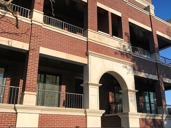 2nd image of 1936 N Kenmore Ave #1S
