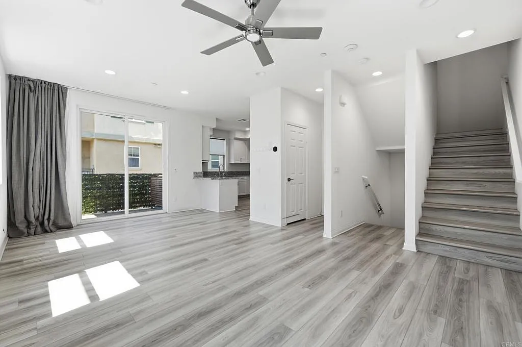 2 bed, 2.5 bath, 1289 sqft, $3,795 — Photo 4