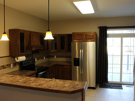 3rd image of 713 E 8th St