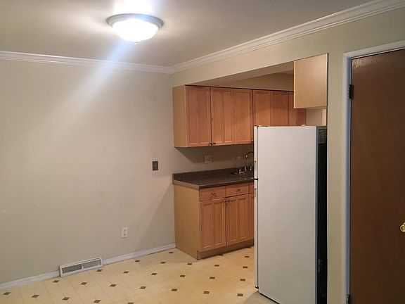 4th image of 721 Lepere Ave APT A