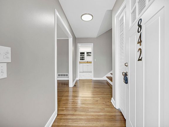 3rd image of 842 Delverton Rd