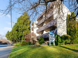 3819 Shelbourne St #211, Saanich, BC V8P 5N3