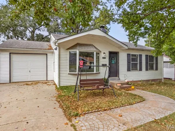 12139 Belaire Pl, Maryland Heights, MO 63043