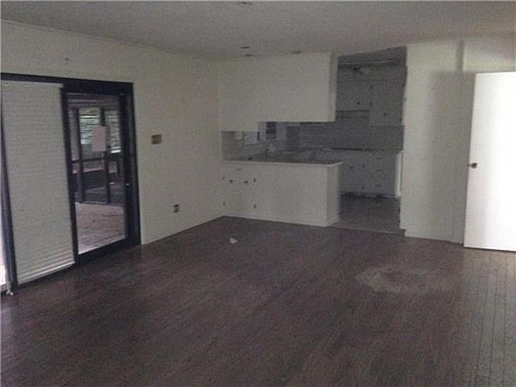 4th image of 1219 Lakeview Dr