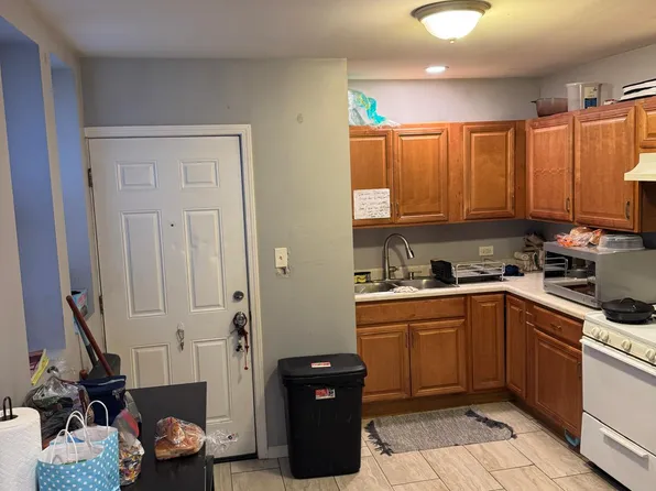823 S 19th Ave, Maywood, IL 60153