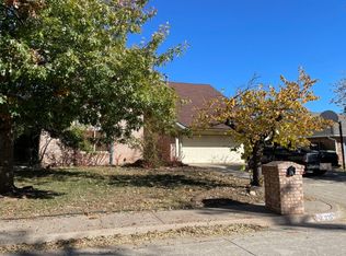 225 E Snowmass Dr, Yukon, OK 73099