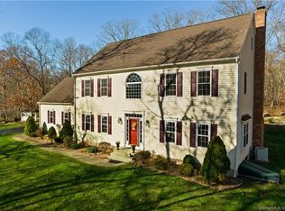 61 James Vincent Dr, Clinton, CT 06413