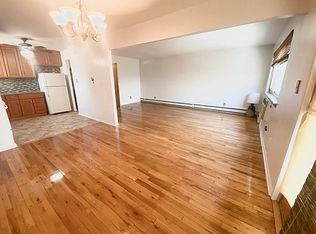 25-11 35th St #2, Astoria, NY 11103