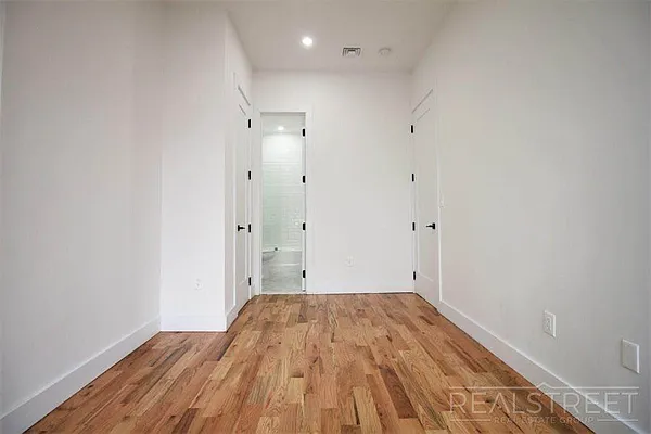 Rented by Real Street Inc | media 19