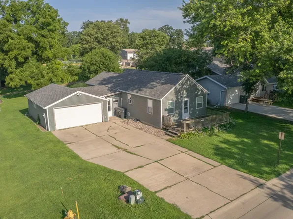 83 Rohr St, Arnolds Park, IA 51331