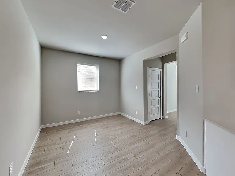 510 Green Grass Dr — Photo 6