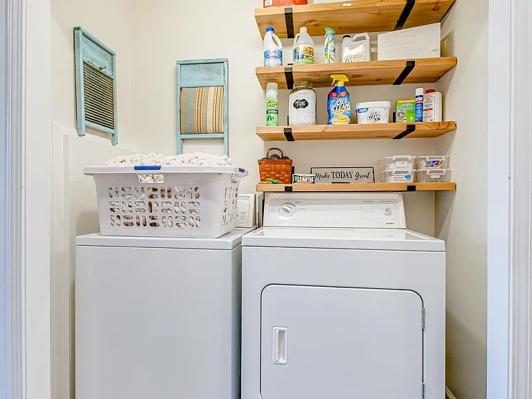 Cottage Pl — Photo 15