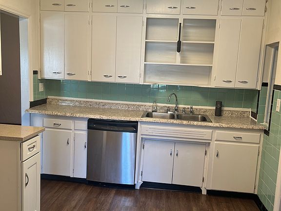 4th image of 310 W Oak Dr