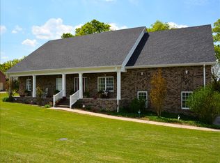 1008 Fairways Dr, Greenbrier, TN 37073