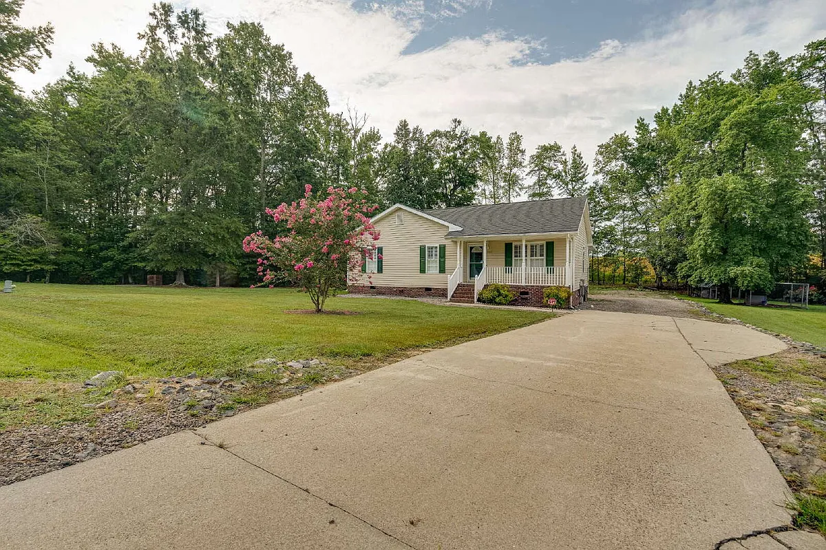 Building Photo - 203 Polly Dr