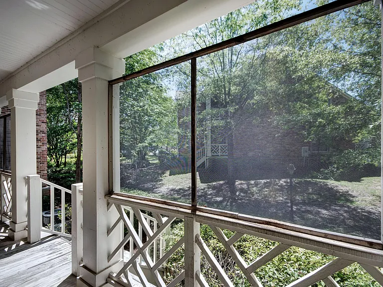 Charleston Cir — Photo 26
