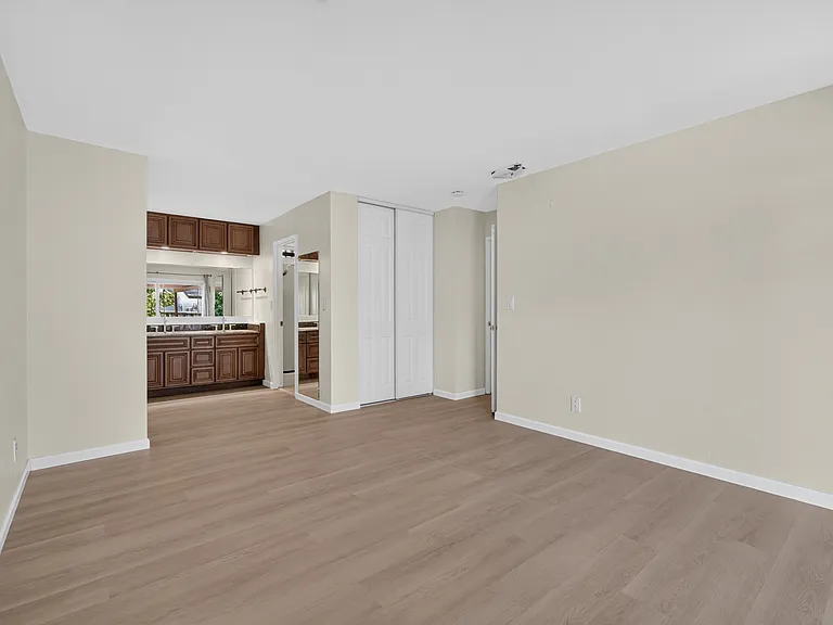 192 S Bernardo Ave — Photo 15