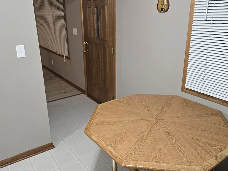 3477 S Kansas Ave — Photo 4