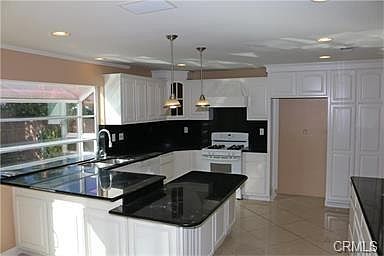 4th image of 18327 Parkvalle Ave