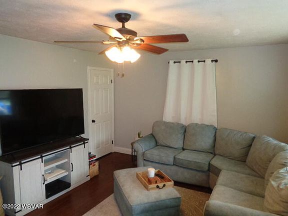 2nd image of 703 S Armory Dr