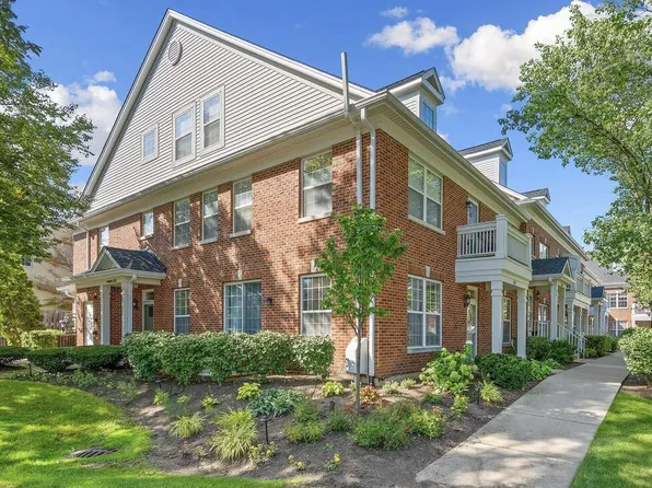 435 Commons Cir, Clarendon Hills, IL 60514