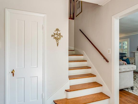 2nd image of 2138 S El Molino Ave