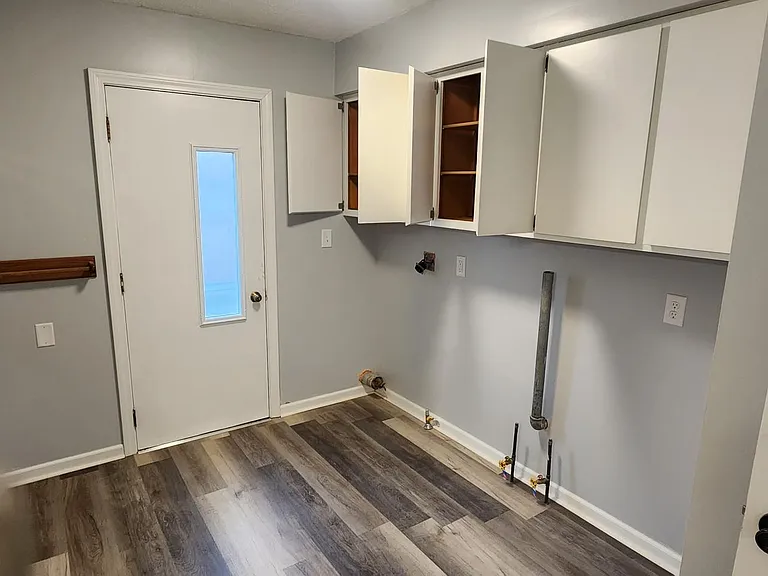 This is the main bathroom on the main floor. The brand new washer and dryer coming tomorrow. 
It is also a full bathroom