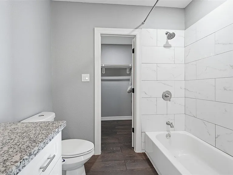 531 Woolworth St — Photo 18