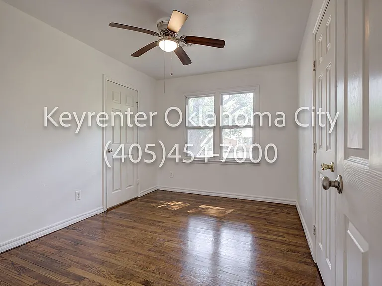 1520 Rowena Ln — Photo 16