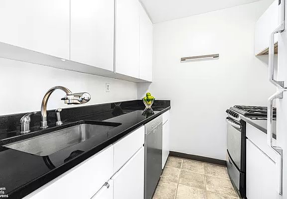 3rd image of 310 E 46th St APT 16D