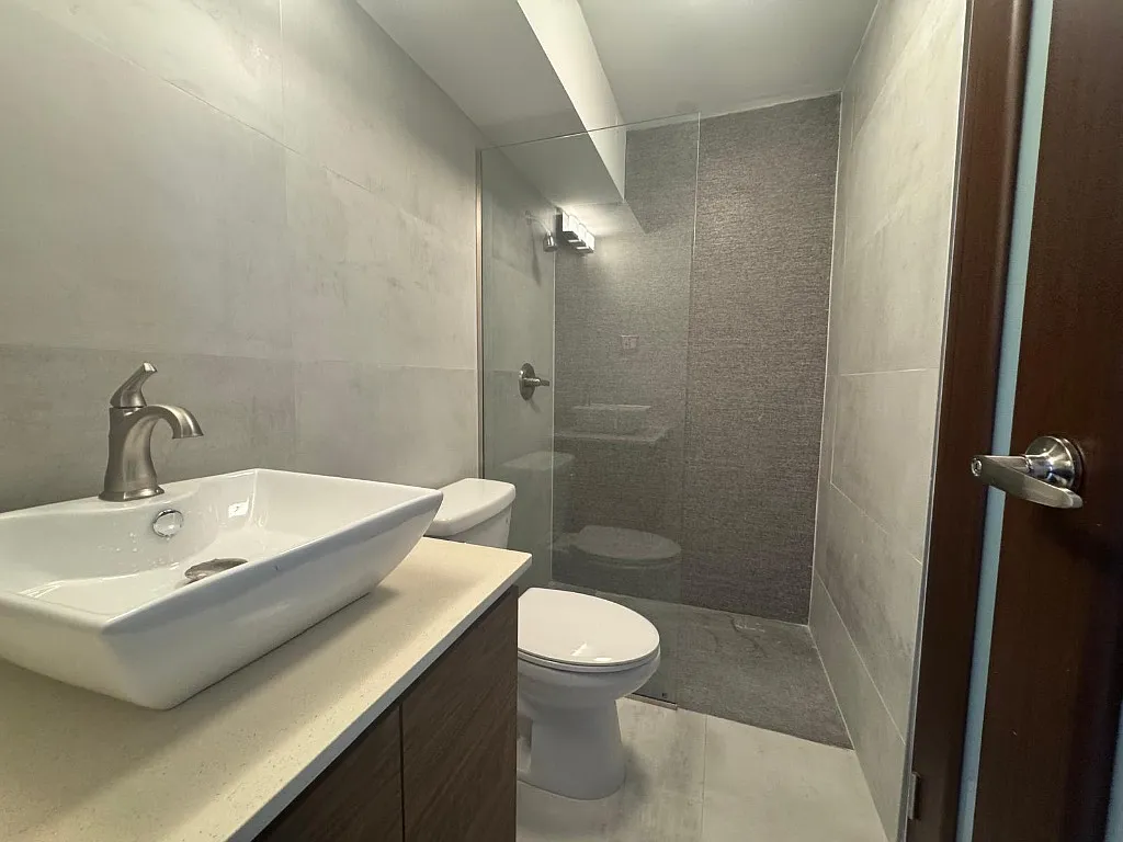 2 bed, 2.0 bath, 860 sqft, $2,500 — Photo 4