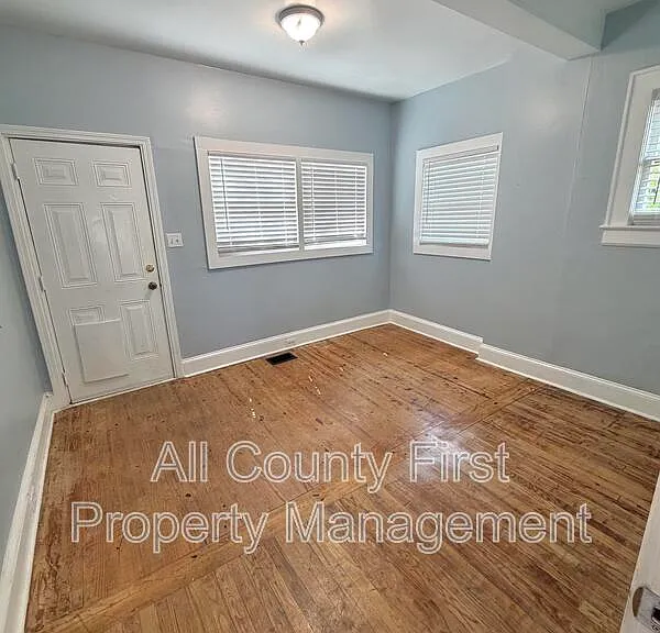 980 Woodland Ave SE — Photo 12