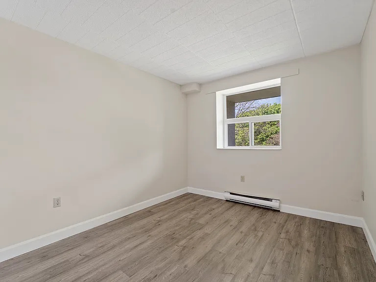 100 McFarlane Ave — Photo 6