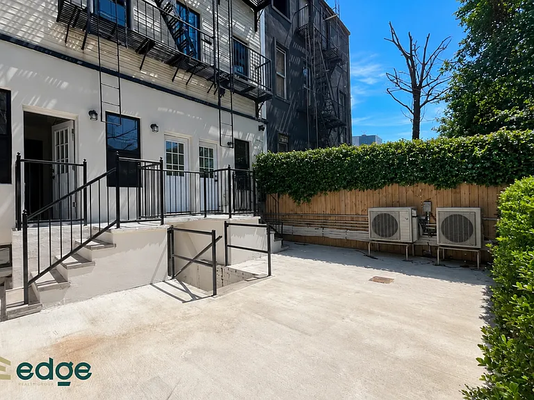 65 Cooper St #1R — Photo 7