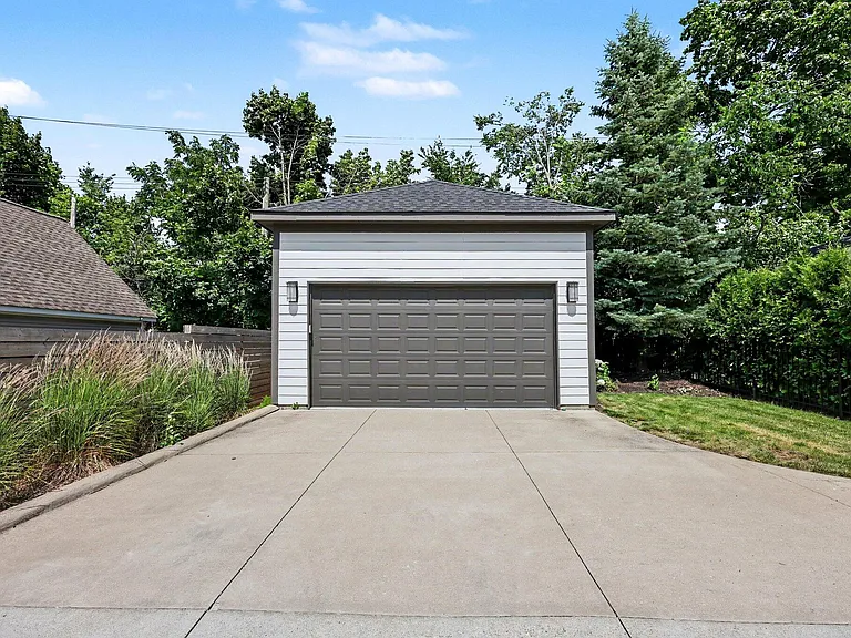 484 Park St — Photo 99