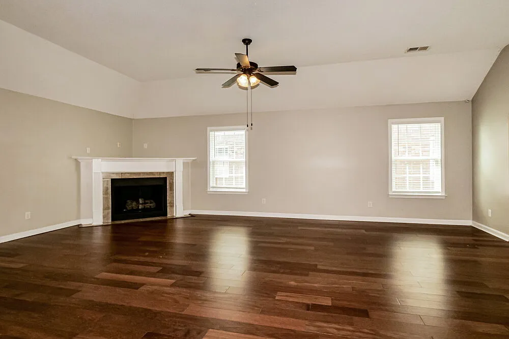 3 bed, 2.0 bath, 1551 sqft, $1,915 — Photo 4