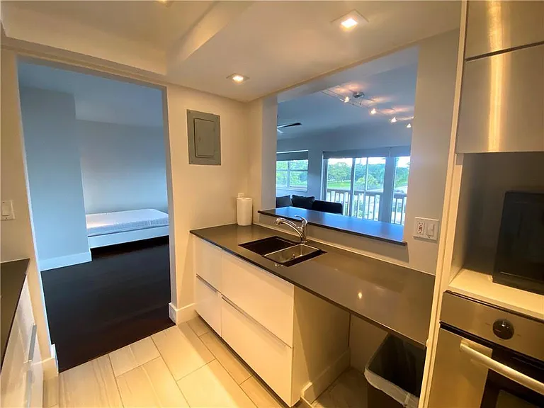 1200 SW 12th St #316 — Photo 5