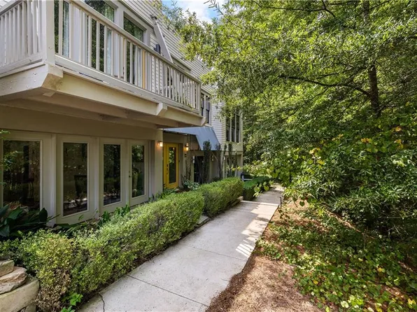 9121 Selborne Ln, Chattahoochee Hills, GA 30268