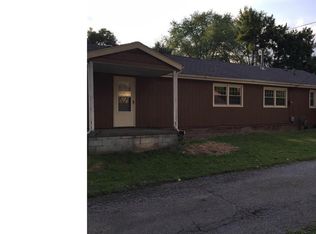 704 Newton Dr, Newton Falls, OH 44444