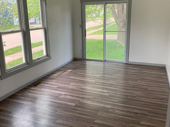 3rd image of 129 Garfield Ave