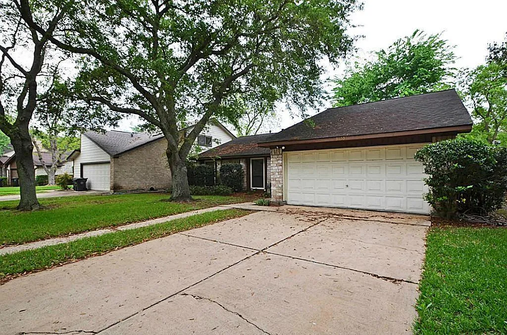 3 bed, 2.0 bath, 1792 sqft, $2,000 — Photo 1
