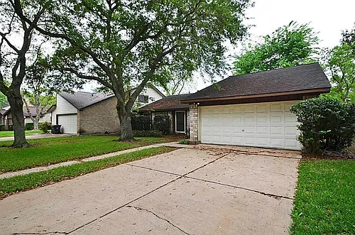 3130 Frontier Dr Photo 1