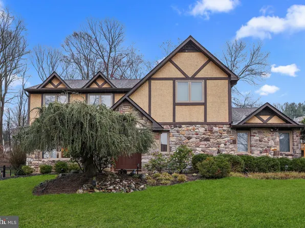 323 Fox Hollow Dr, Langhorne, PA 19053