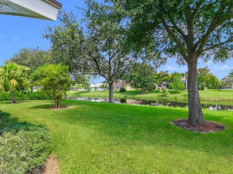 13781 Barberry Dr — Photo 9