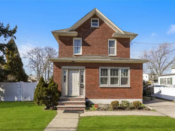 245 Verazzano Avenue, Copiague, NY 11726