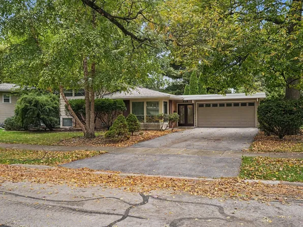 213 Triton Ln, Naperville, IL 60540