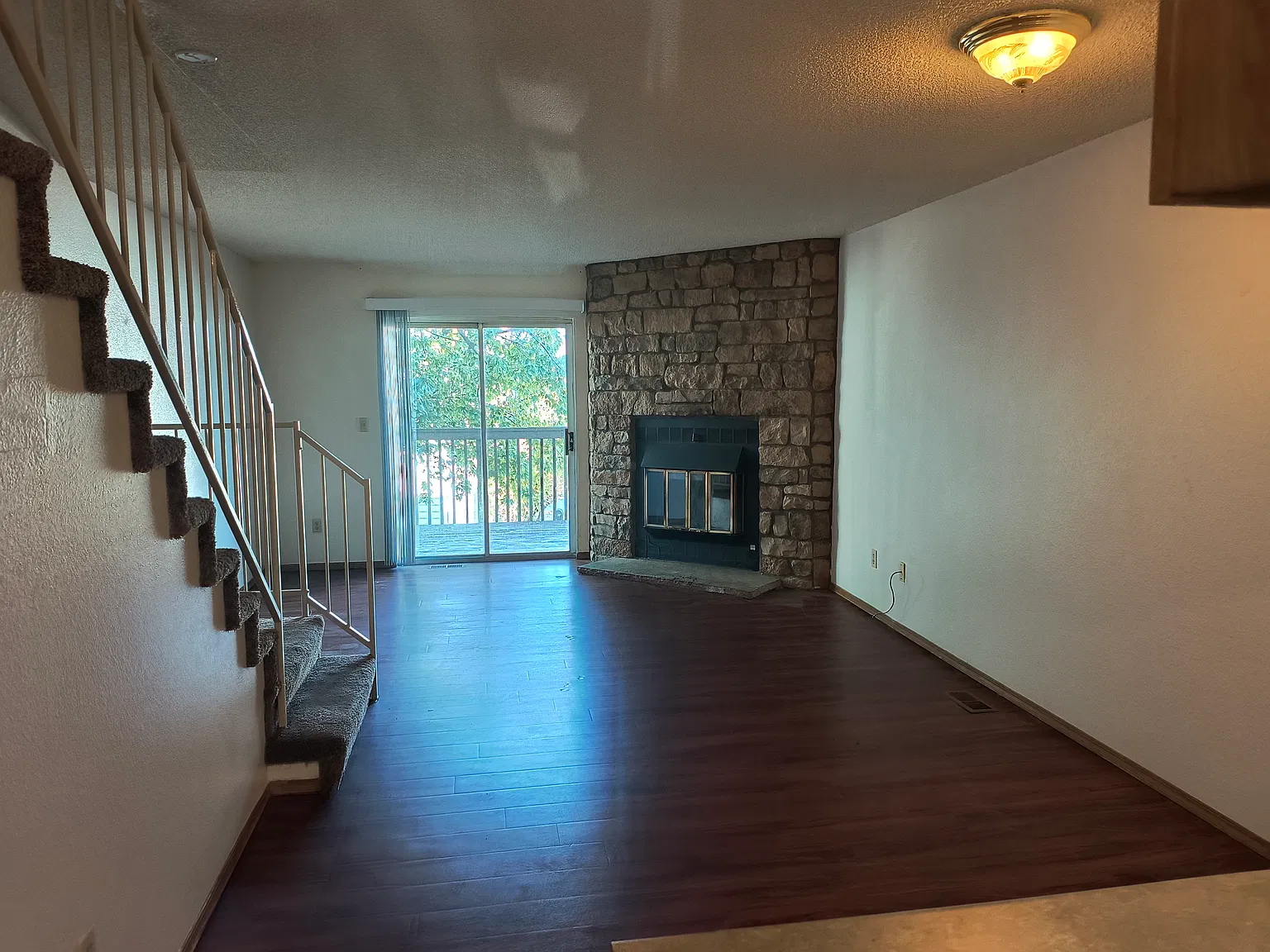 2 bed, 1073 sqft, $1,700 — Photo 3