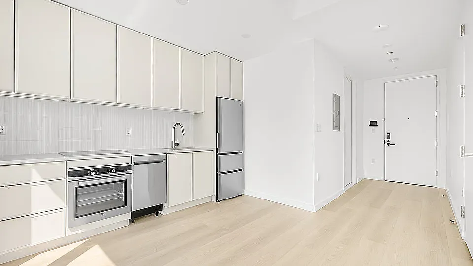 150 Lawrence Street — Photo 3